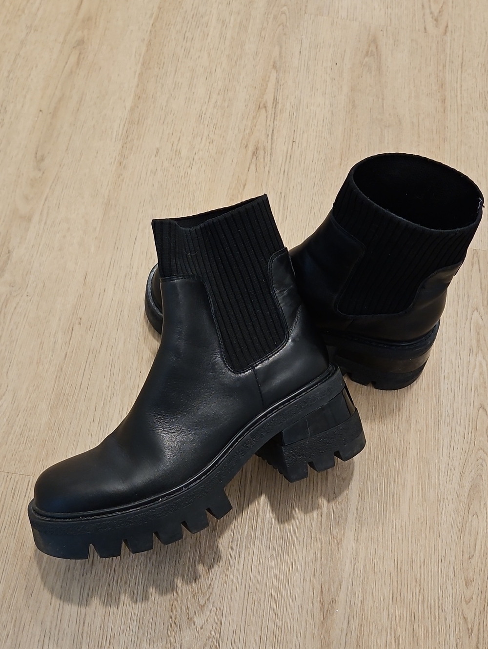 Wishbone Leather Black Chunky Chelsea Ankle Boots - Women